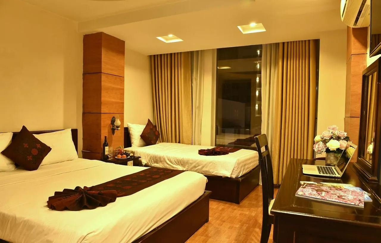 Carina Hotel Нячанг 3*,